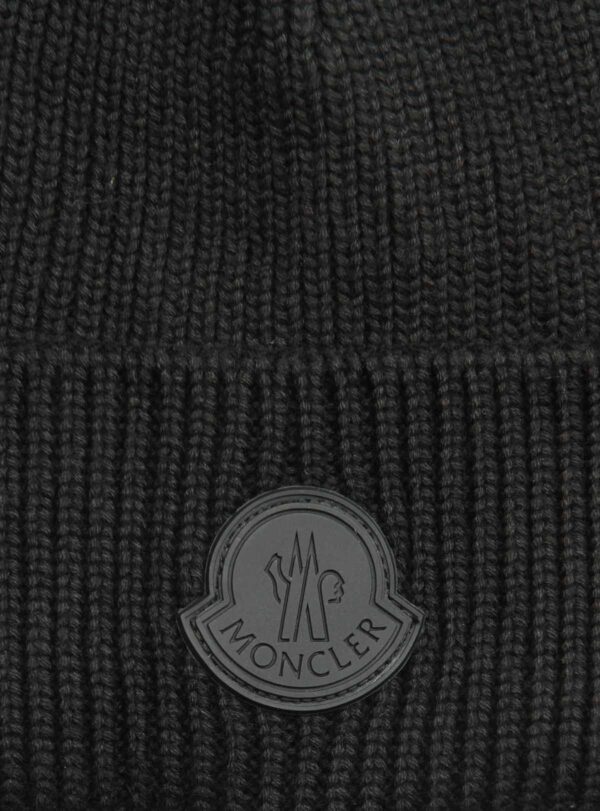 Beanie Tonal Rubber Logo Black