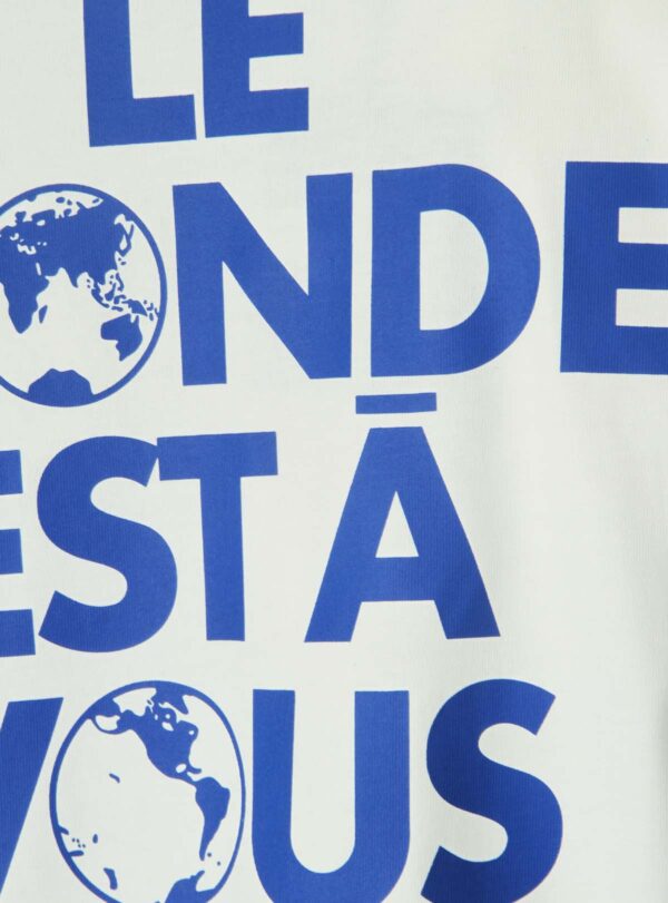 T-shirt Le Monde Est A Vous