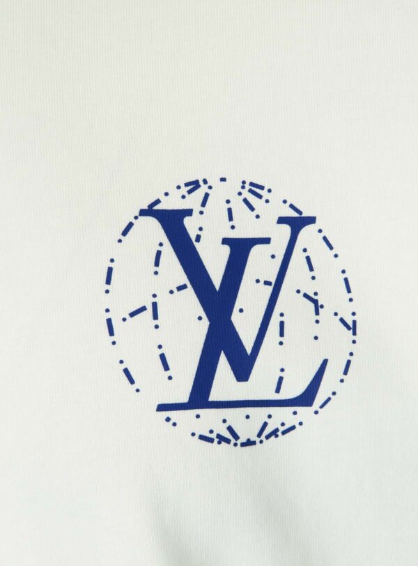 T-shirt Le Monde Est A Vous