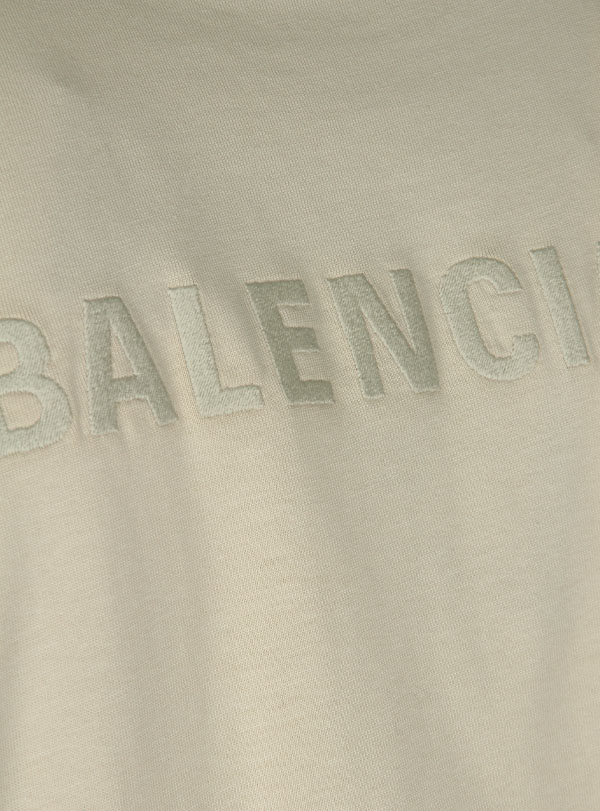 T-shirt Logo On Chest Embroider